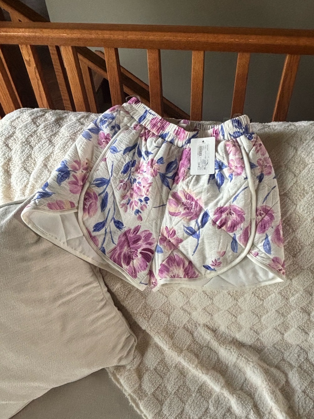 Illa Illa unique floral quilted shorts, Size Small, NWT! BEAUTIFUL!